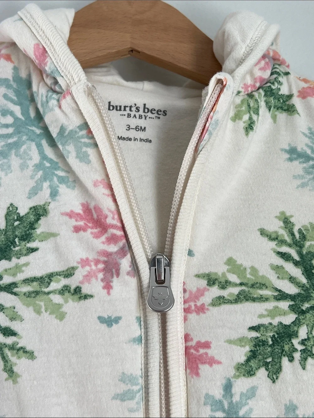 Burt's Bees Baby | Cream Snowflake Zip Footie Blue Pink Green Print Size 3-6M